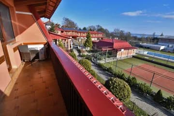 Juliana-AP. s balkonom