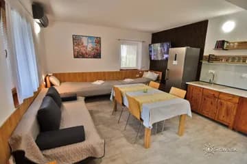 Apartmán 1, Vinné