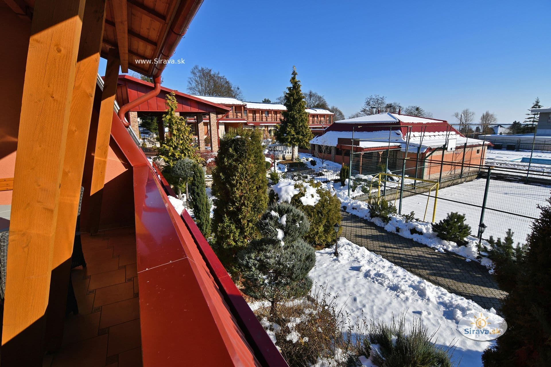 Juliana-modrý salonik