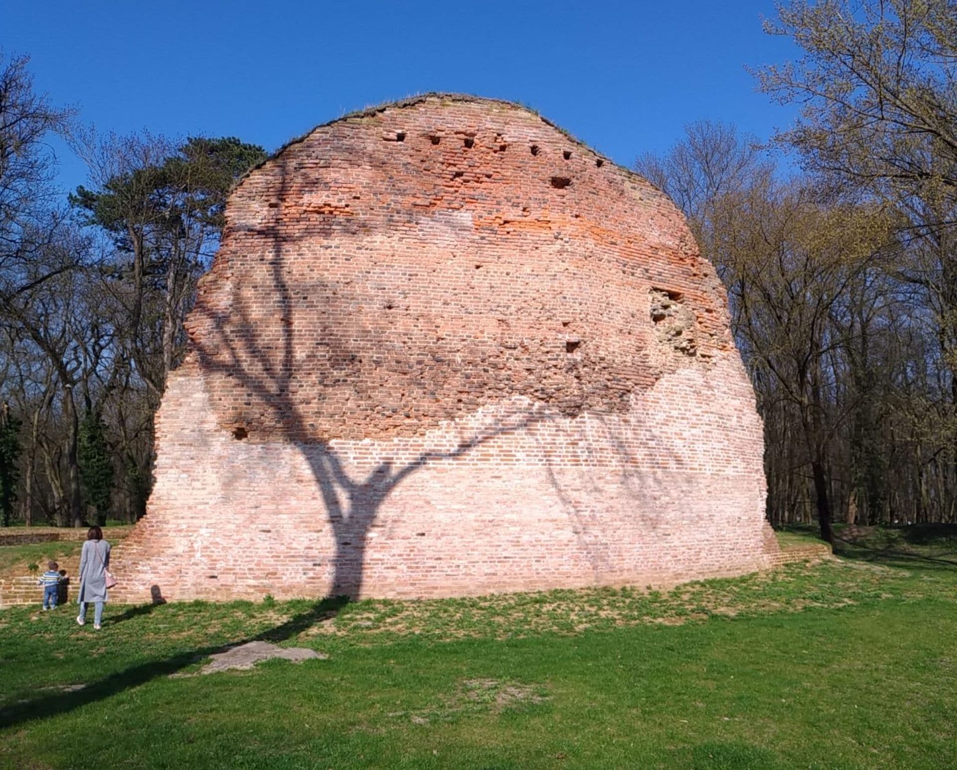 Hrad Parič 01