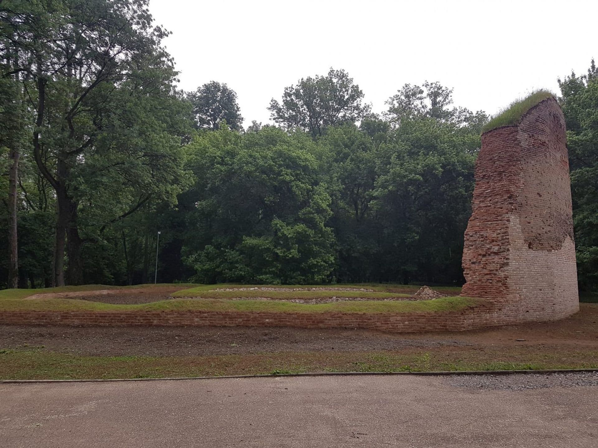 Hrad Parič 04